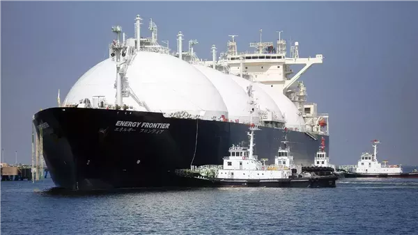 بلومبيرج : مصر تخطط لاستيراد 75 شحنة غاز مسال إضافية بـ 3.75 مليار دولار